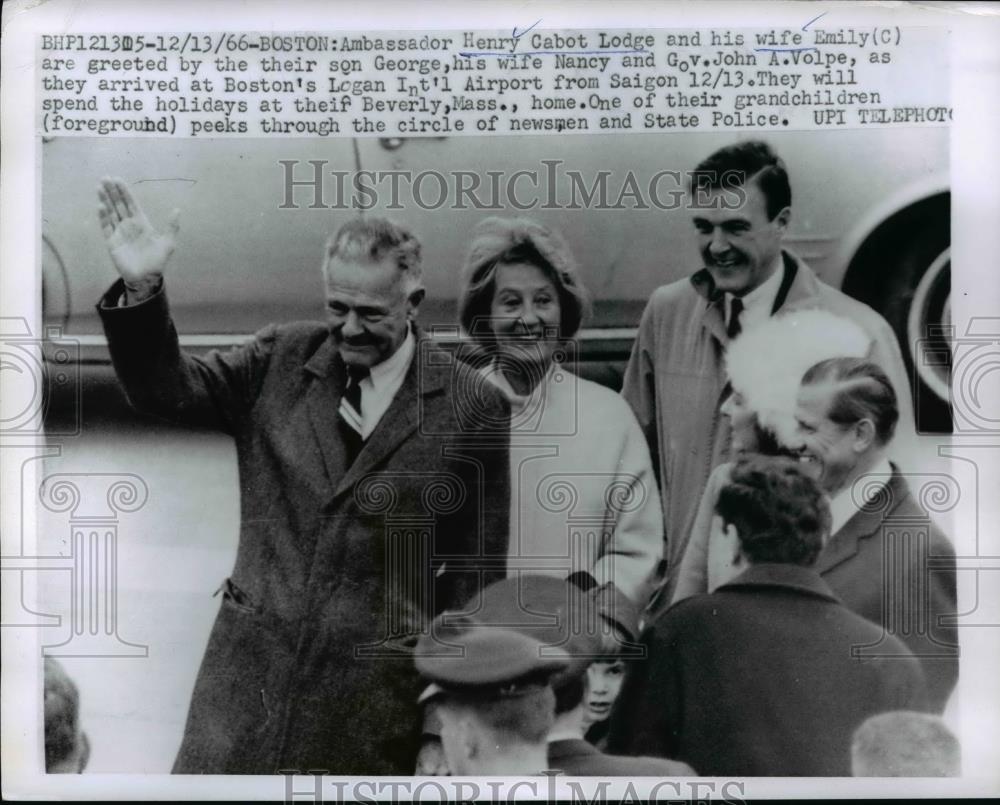 1966 Press Photo Henry Cabot Lodge and wife Emliy greeted by their son George - Historic Images