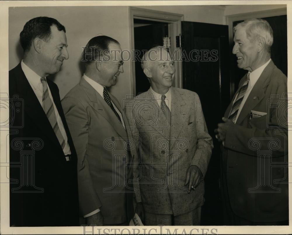 1939 Press Photo Members of Interstate Oil Compact on Crude Oil Price talks - Historic Images