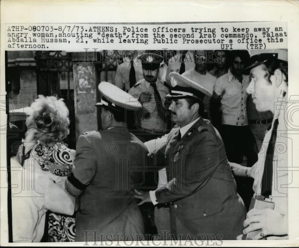 1973 Press Photo Athens police &amp; woman scraeaming at Arab Talaat A Hussam - Historic Images