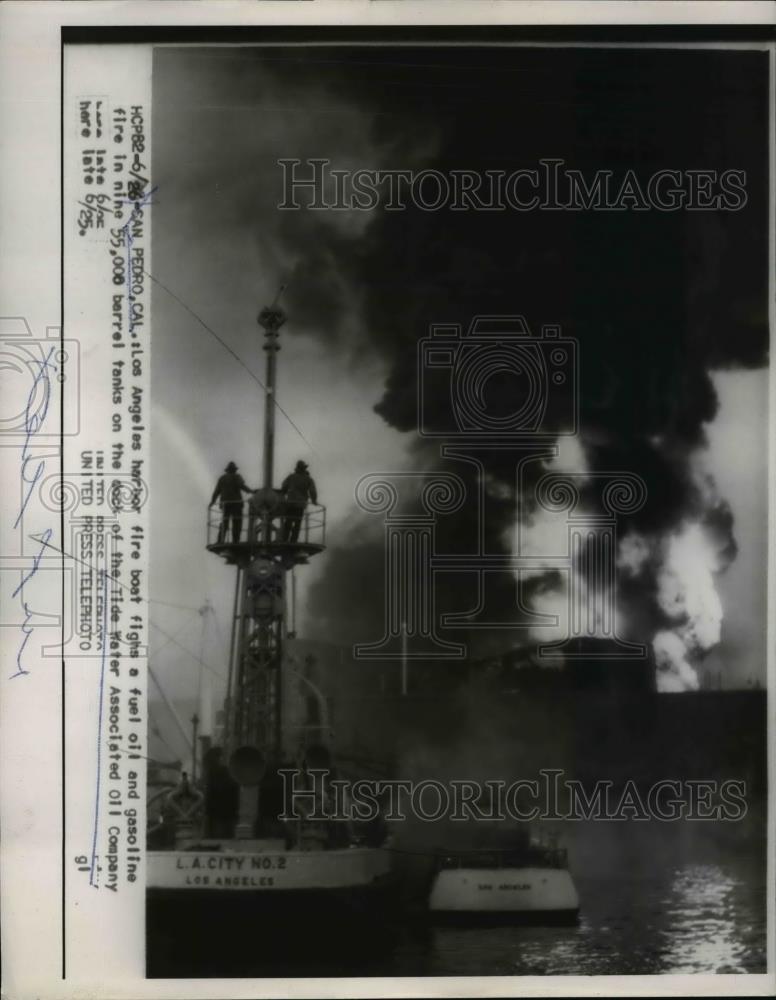 1954 Press Photo Tide Water Associated Oil Company fire in San Pedro California - Historic Images