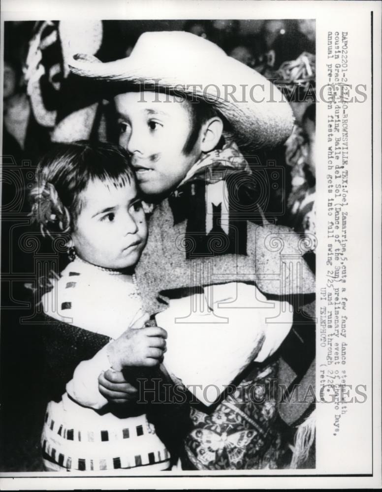 1960 Press Photo Joel Zamarripa &amp; cousin Gracie at Brownsville Texas fiesta - Historic Images