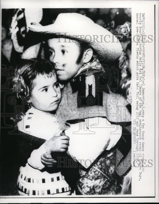 1960 Press Photo Joel Zamarripa & cousin Gracie at Brownsville Texas fiesta - Historic Images