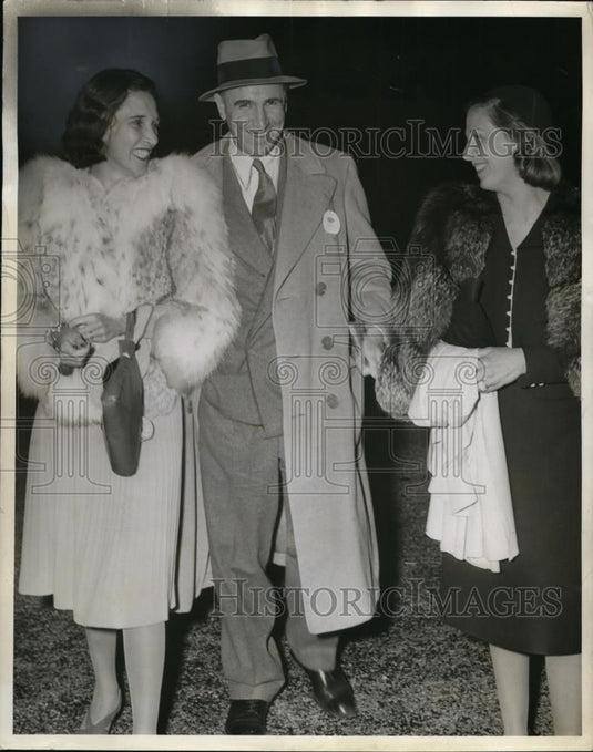 1940 Press Photo Mr & Mrs Thomas Hitchcock Jr, Mrs Seymour Knox in NY - Historic Images