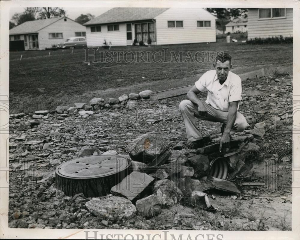 1957 Press Photo John Marovich at Twinsburg Glenwood Acres construction site - Historic Images