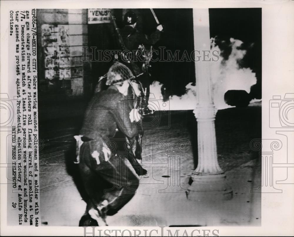 1952 Press Photo Mexico City police vs rioters at Presidential elections - Historic Images