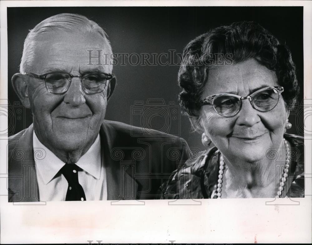 1966 Press Photo Golden wedding anniversary of Mr &amp; Mrs Ervin Lear in Ohio - Historic Images