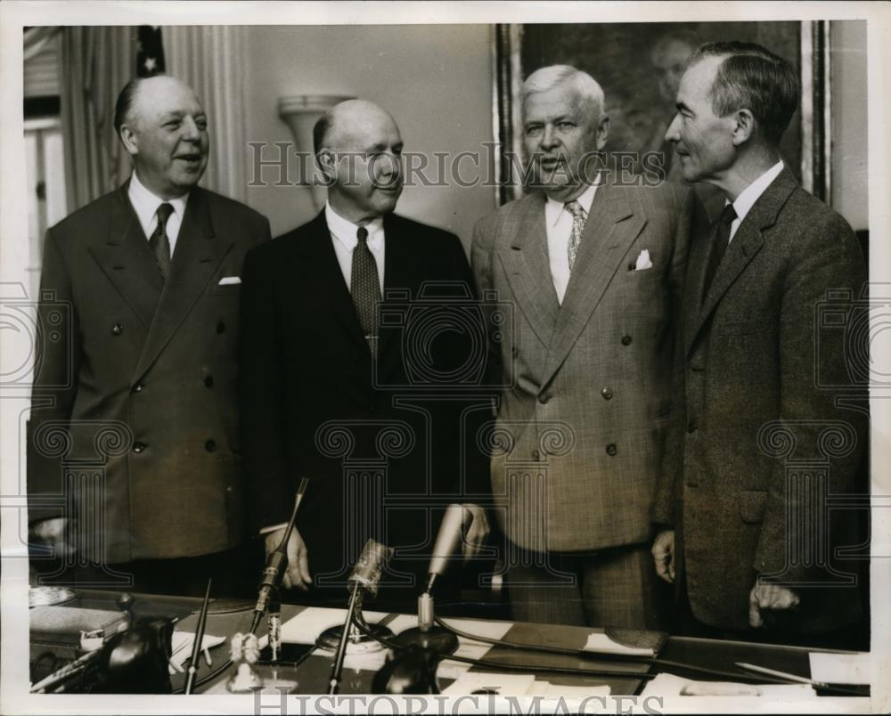 1955 Press Photo Army Secretary Wilbur Bruckner, Charles Thomas of Navy - Historic Images