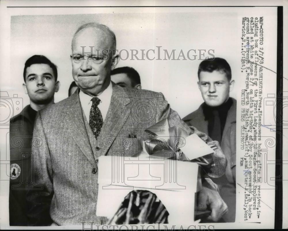 1958 Press Photo President Eisenhower &amp; Scouts Brent B Morgan, Peter Kelly - Historic Images