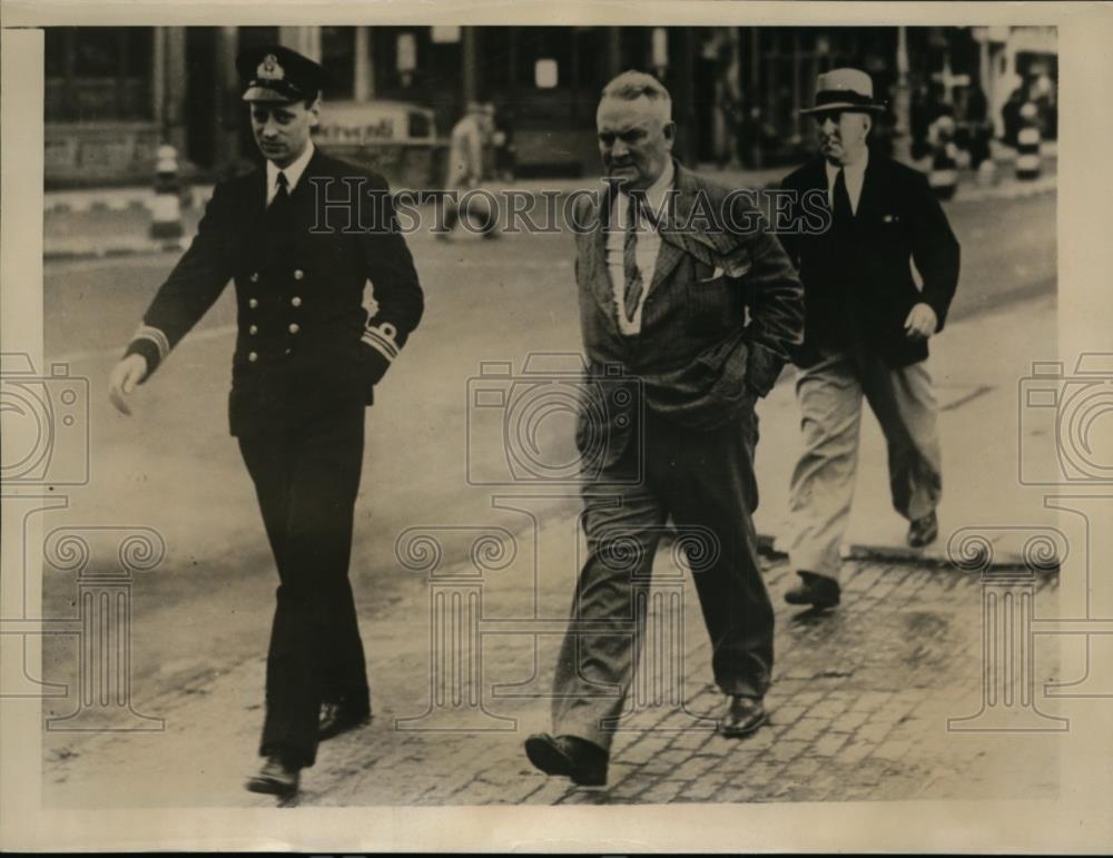 1939 Press Photo Capt F.C.Harris Skipper of British Ship Clement visit Admiralty - Historic Images