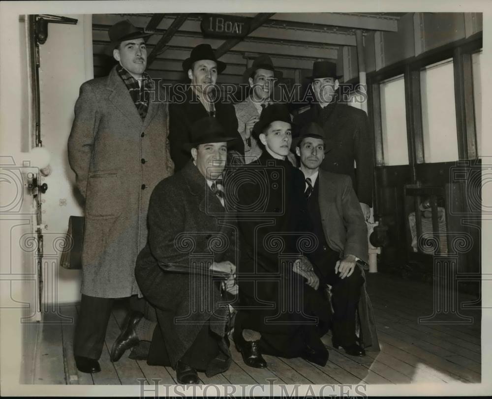 1941 Press Photo Seven Prominent Journalist arrive in N.Y on Santa Clara - Historic Images