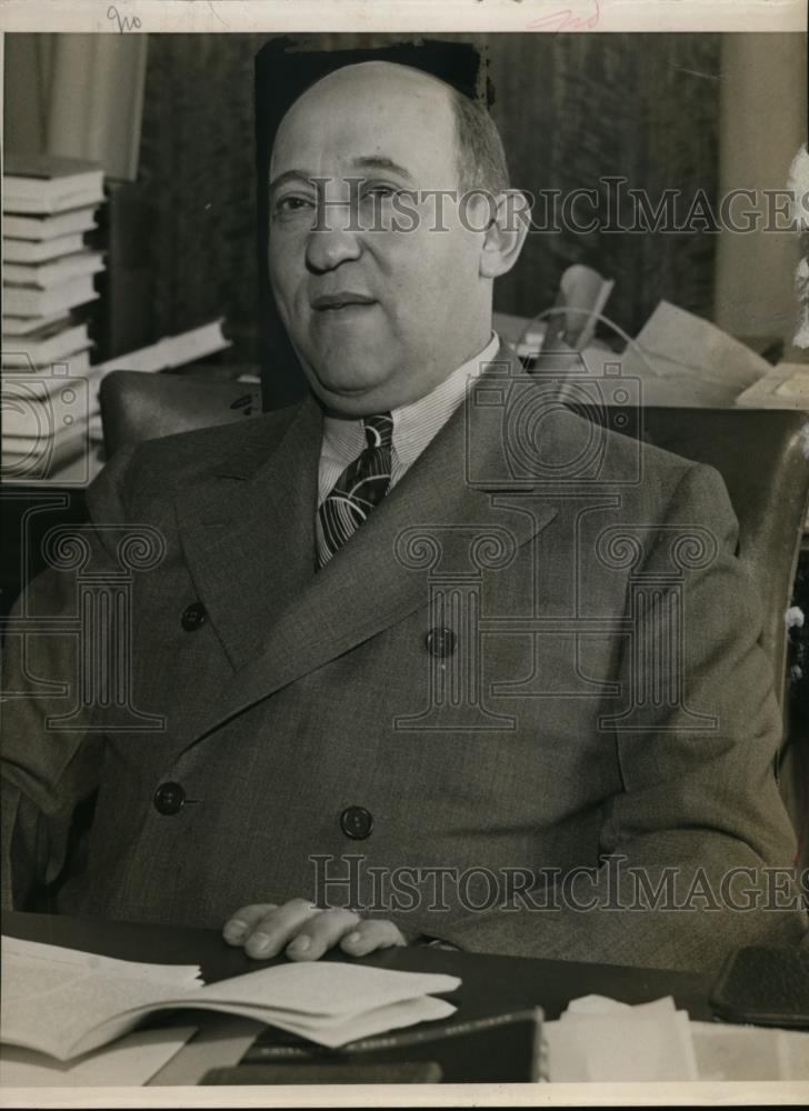 1939 Press Photo Mr Fishman at desk in his office - nee87689 - Historic Images