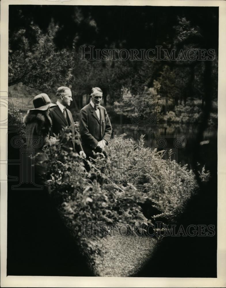 1928 Press Photo U.S. President and Mrs. Coolidge with E.M Hamberk - nee87567 - Historic Images