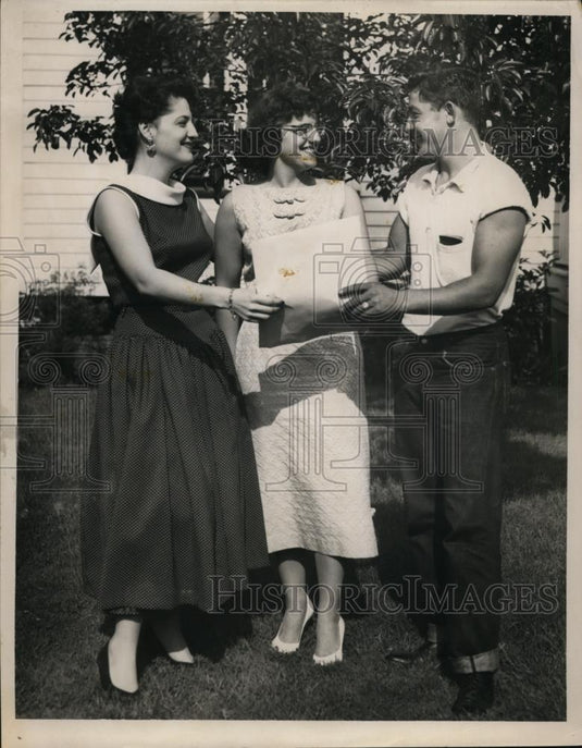 1956 Press Photo Mrs Joanne Karbiazi & sister Carol Ballazi, John Bolla - Historic Images