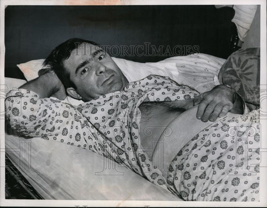 1960 Press Photo Von La Follette of Cleveland Ohio in hospital bed - nee87962 - Historic Images