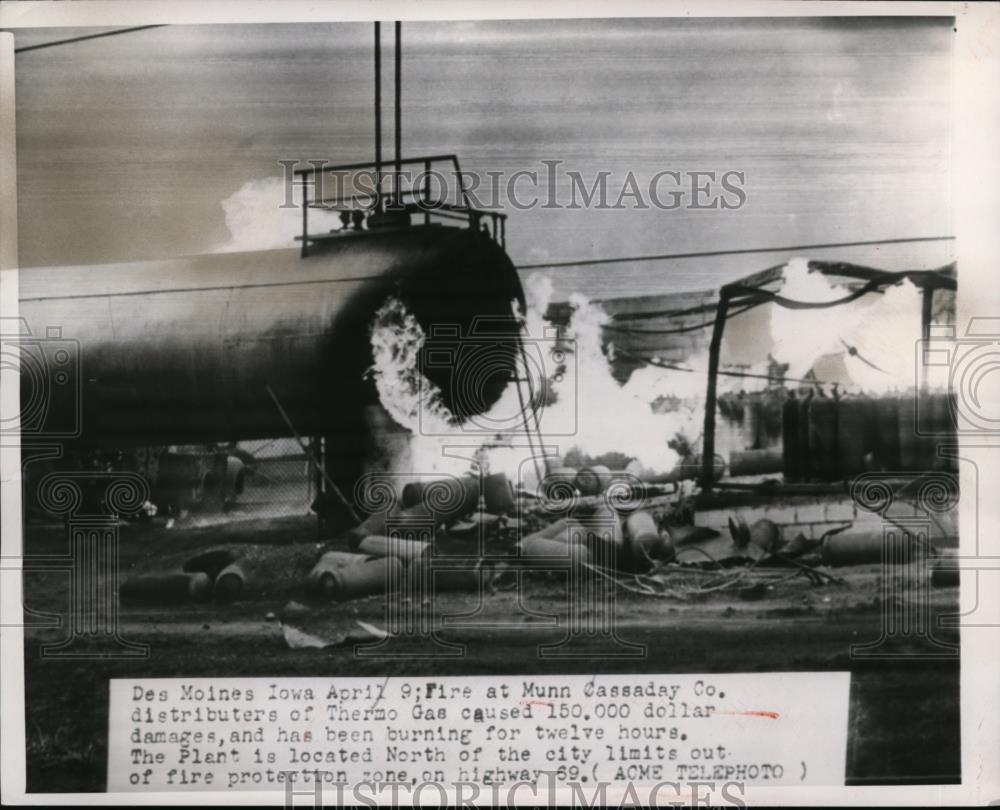 1953 Press Photo Munn Cassaday Co oil tanker fire in Des Moines Iowa - nee86549 - Historic Images