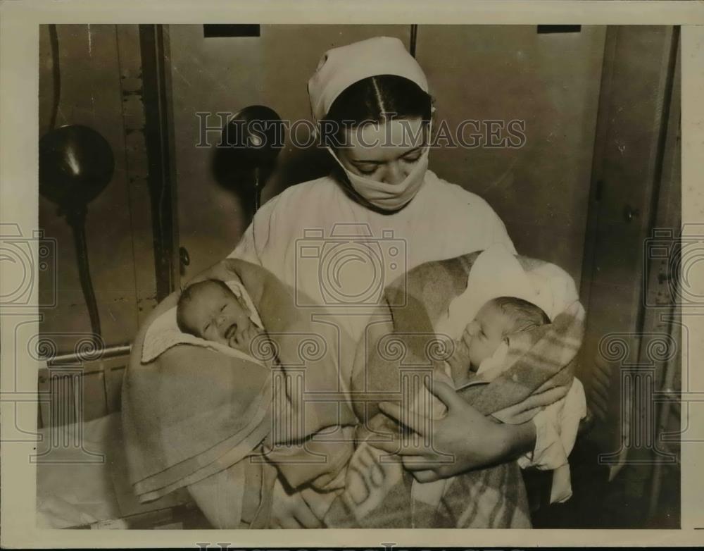 1937 Press Photo A nurse with baby twins abandoned near Buffalo NY - nee84845 - Historic Images