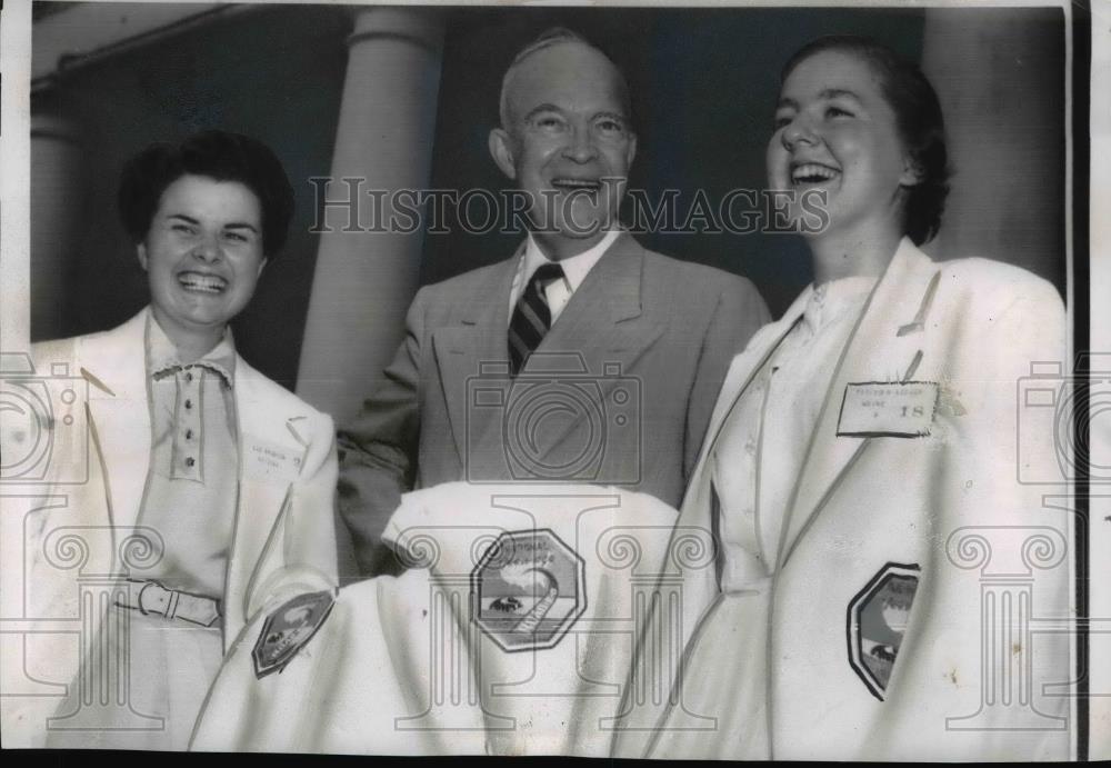 1956 Press Photo Pres. Eisenhower with contestant of Natl. Teen Age Rodeo. - Historic Images