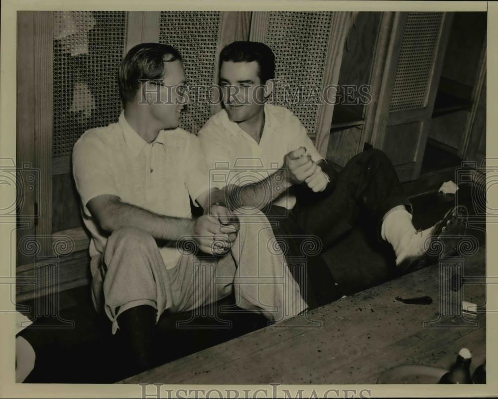 1938 Press Photo Edwin Kingsley of Salt Lake and Edmund Held of Denver in Locker - Historic Images