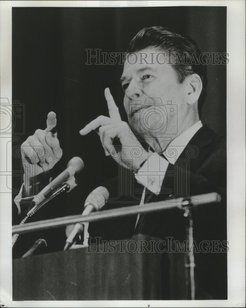 1970 Press Photo California Governor Ronald Reagan at a speech - nee87591 - Historic Images