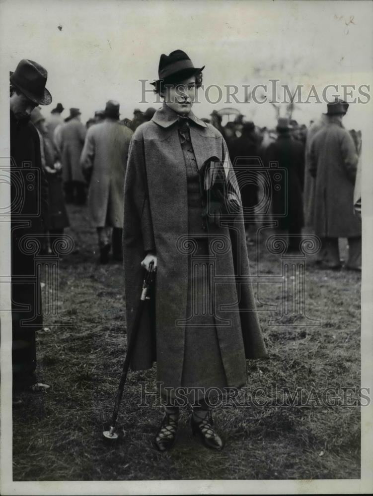 1934 Press Photo Daphne Van S Bayne at Essex Fox Hounds race Far Hills NJ - Historic Images