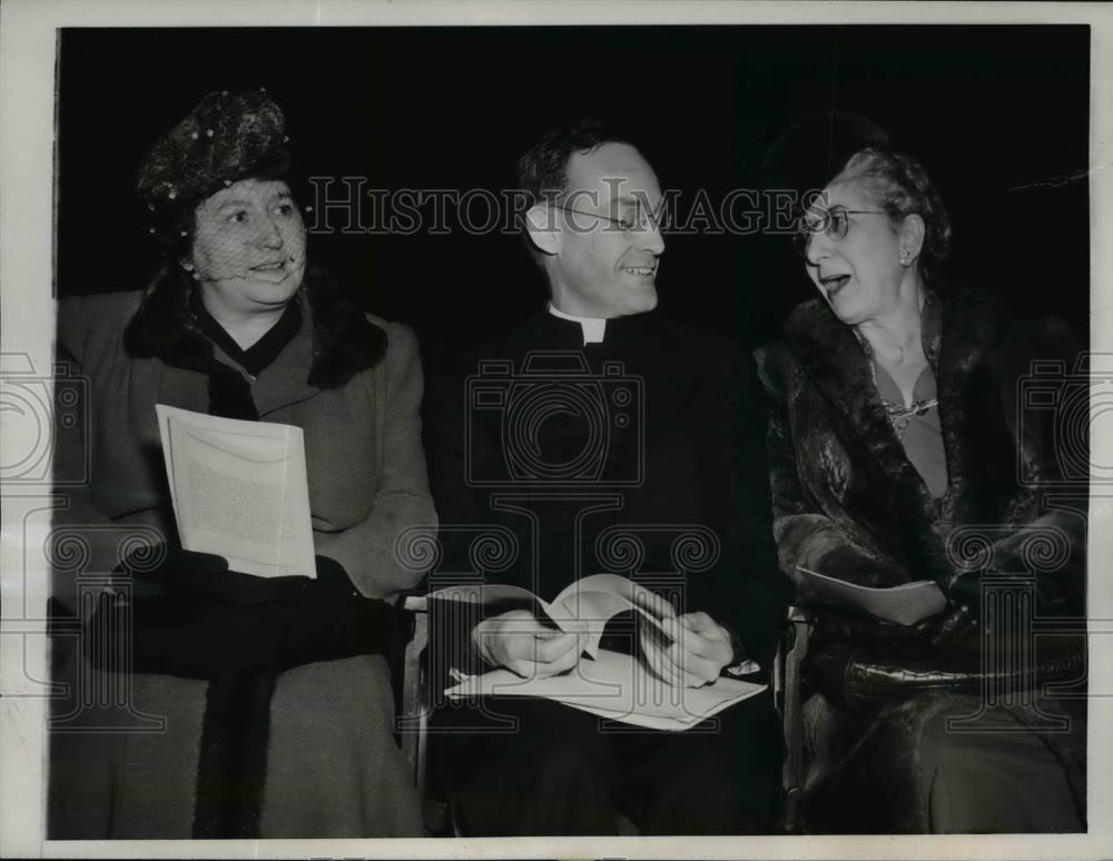 1945 Press Photo Opening session of Annual Catholic Conference on Family Life. - Historic Images