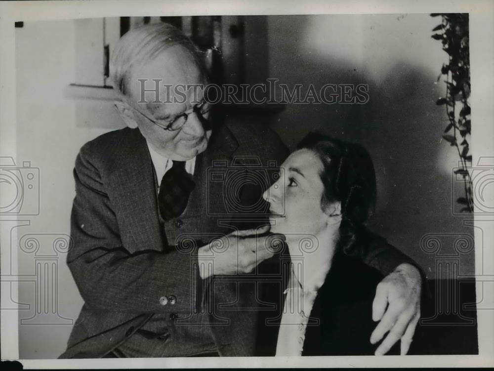 1938 Press Photo Mrs Kent W Berry wife of Dr on trial for slaying in Olympia WA - Historic Images