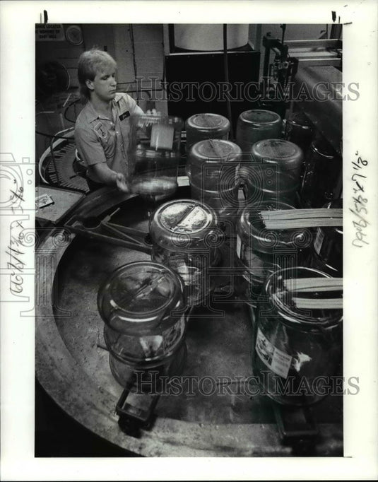 1993 Press Photo Jon Affleck loads bottles - cvb03954 - Historic Images
