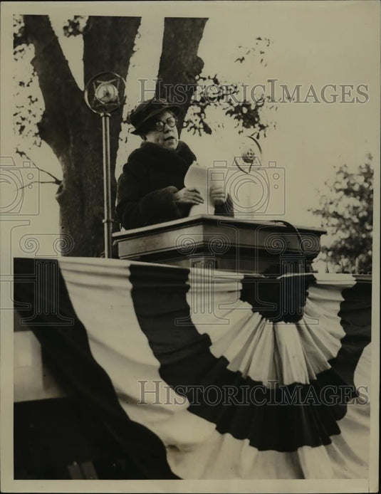 1933 Press Photo Lela C Evans of London at Mt Vernon NY speech - nee85867 - Historic Images