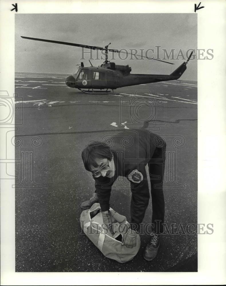 1983 Press Photo Al Davis on his 48 hour shift in Put in Bay Ohio - cvb04228 - Historic Images