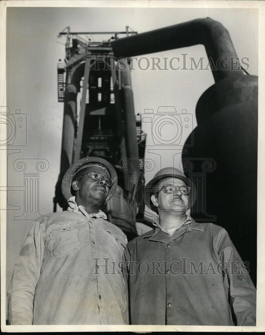 1958 Press Photo Salvatore Lumella & Oscar Dansler US Stell employees in Gary In - Historic Images