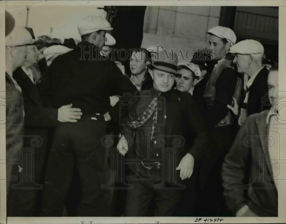 1937 Press Photo Eugene Dietrich at CIO address to longshoremen in CA - Historic Images