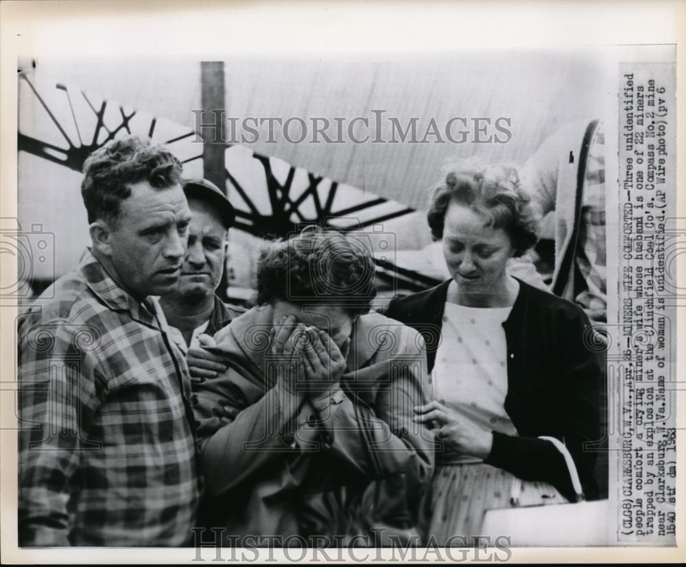 1963 Wire Photo Miner&#39;s wife comforted by three people in the mine site - Historic Images