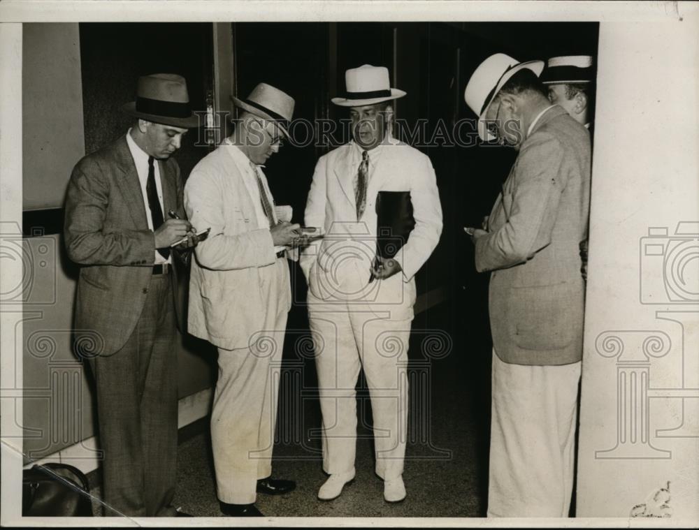 1933 Press Photo Rairoad Co ordinator Joseph Eastman & press in Washington DC - Historic Images