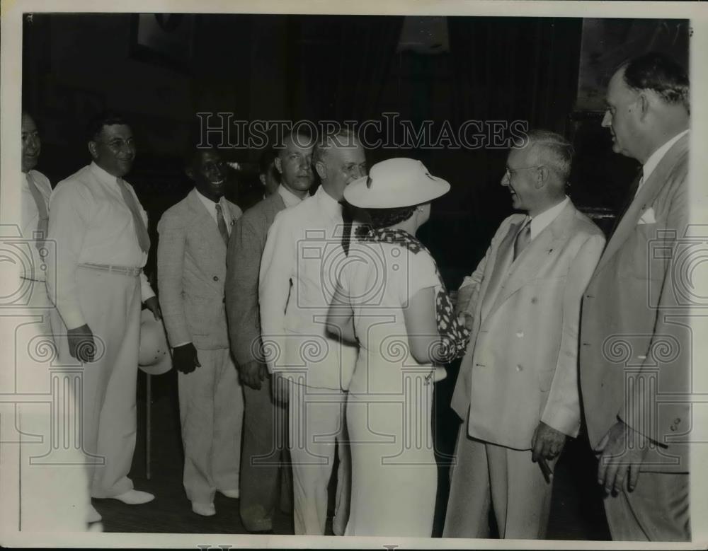 1936 Press Photo Kansas Gov Alfred Landon at reception to campaign for President - Historic Images