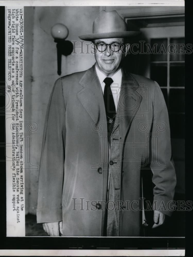 1956 Press Photo Ezra Taft Benson US Agriculture Sec arrived at White House - Historic Images