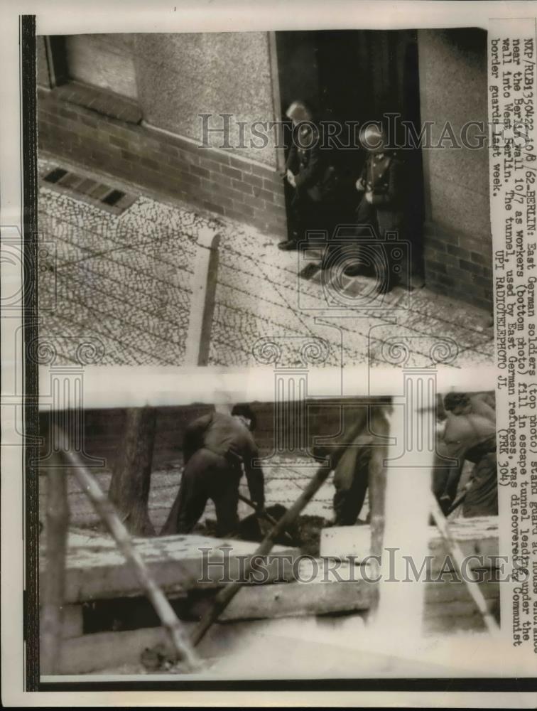 1962 Press Photo East German soldiers guard workers filling escape tunnels - Historic Images