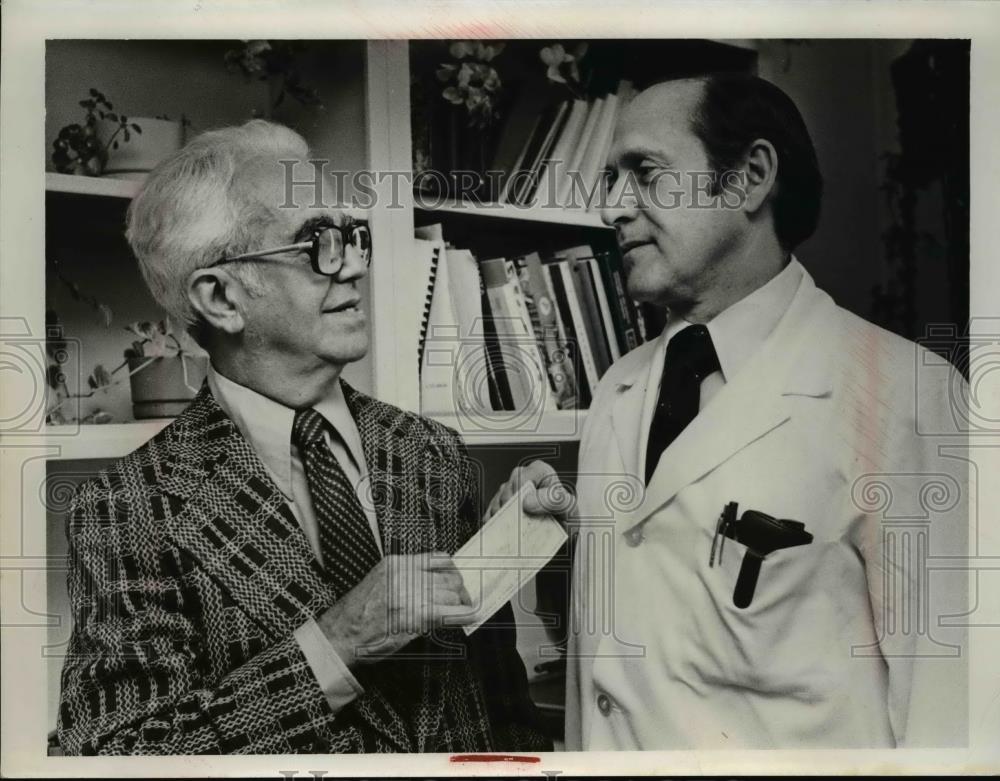 Press Photo Dr Udelf gives check to Dr Kean in Cleveland Ohio - nee84828 - Historic Images