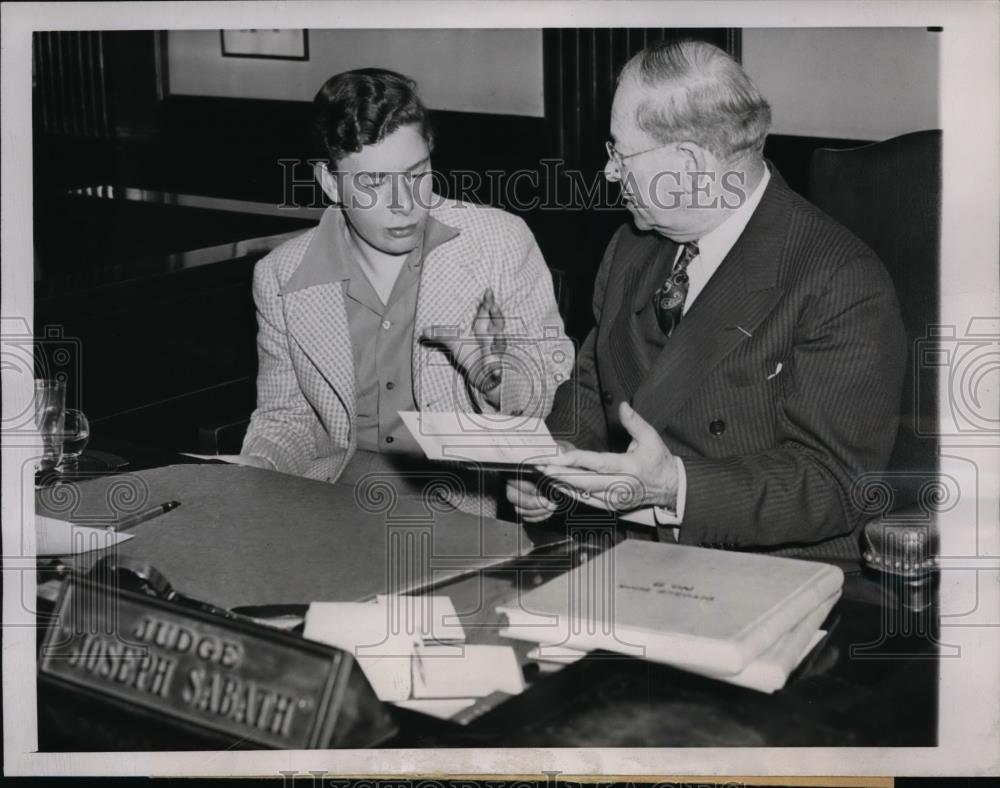 1944 Press Photo Chicago Judge Joseph Sabath &amp; Harve Fischman at court - Historic Images