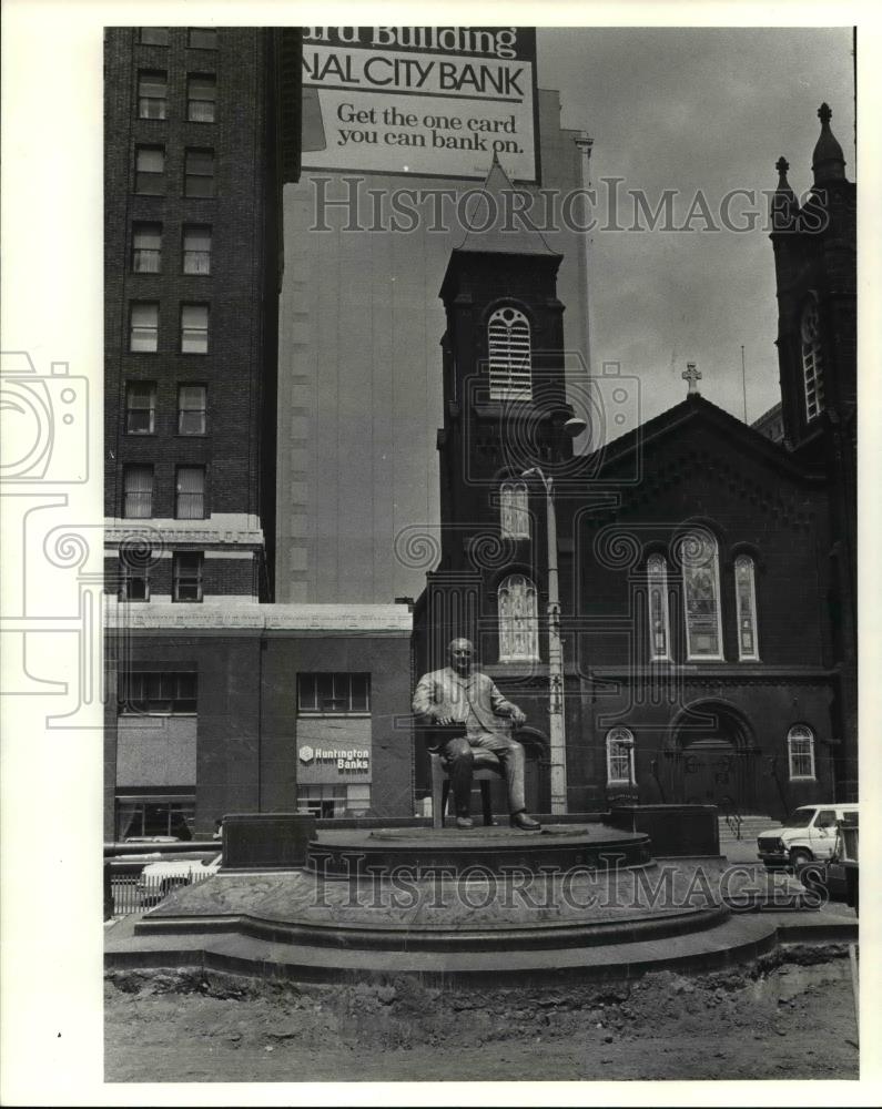 Press Photo Tom Johnson&#39;s statue at the Public Square - cva97929 - Historic Images