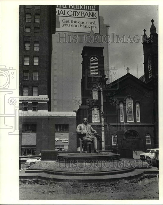 Press Photo Tom Johnson's statue at the Public Square - cva97929 - Historic Images
