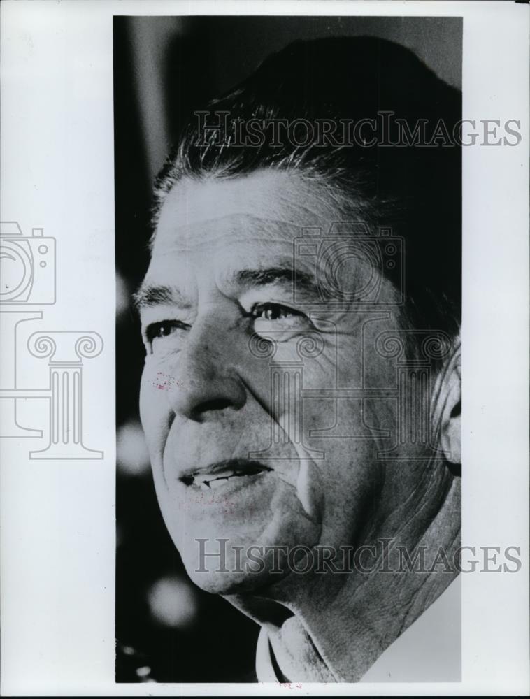 1975 Press Photo California former Governor Ronald Reagan at a VFW convention - Historic Images