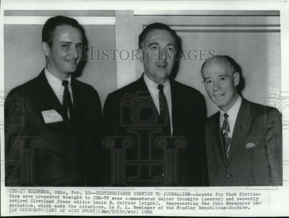 1965 Wire Photo Walter Cronkite, Louis Seltzer and Heminger at the Awards night - Historic Images
