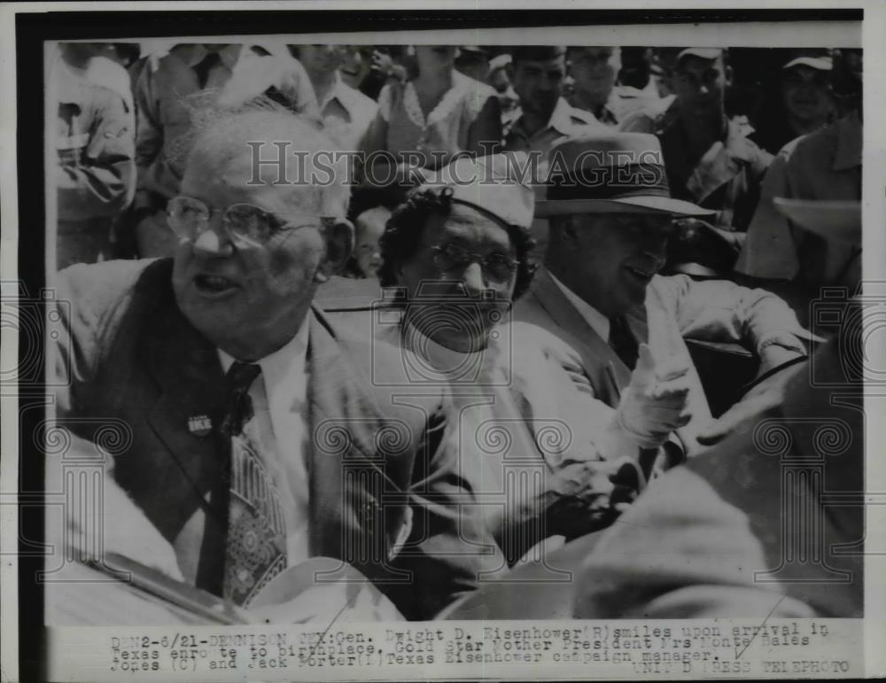 1952 Press Photo Gen.Dwight Eisenhower with Gold Star Mother Monta Bales Jones - Historic Images