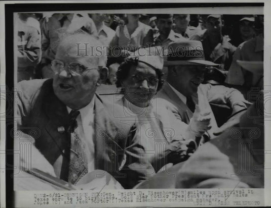 1952 Press Photo Gen.Dwight Eisenhower with Gold Star Mother Monta Bales Jones - Historic Images