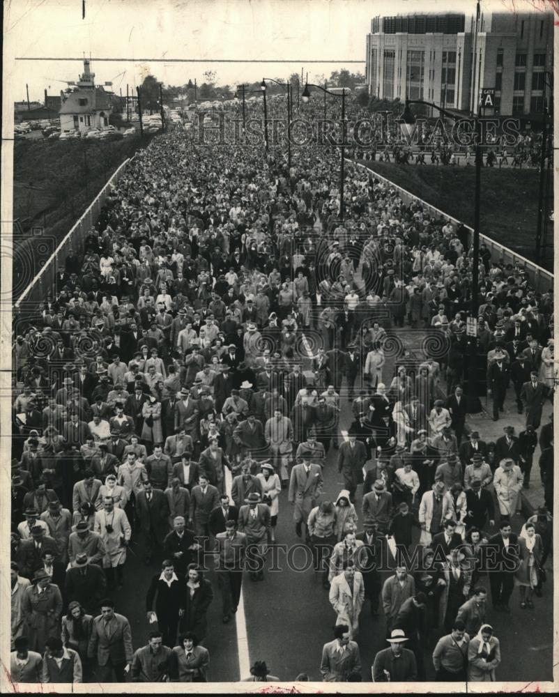 1948 Press Photo Crowd on their way home after baseball Game. - cva92737 - Historic Images
