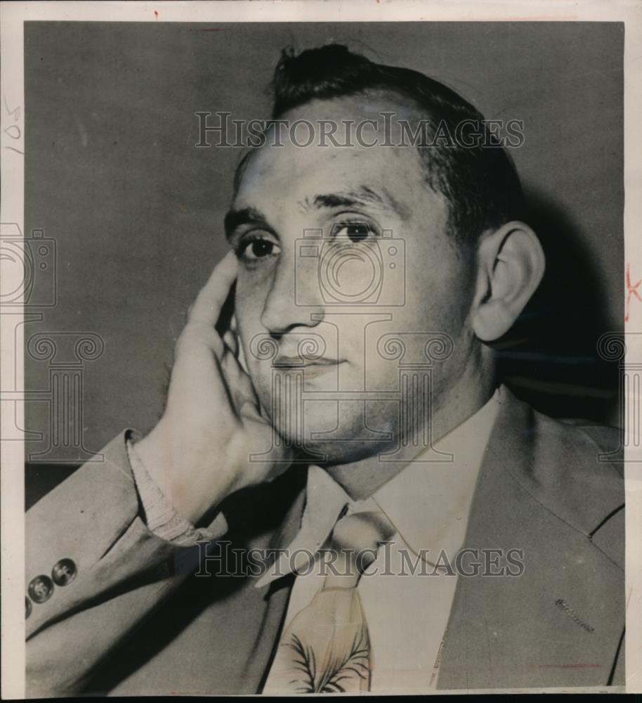 1952 Press Photo Frank Hayostek note in a bottle man at Boston Massachusetts - Historic Images