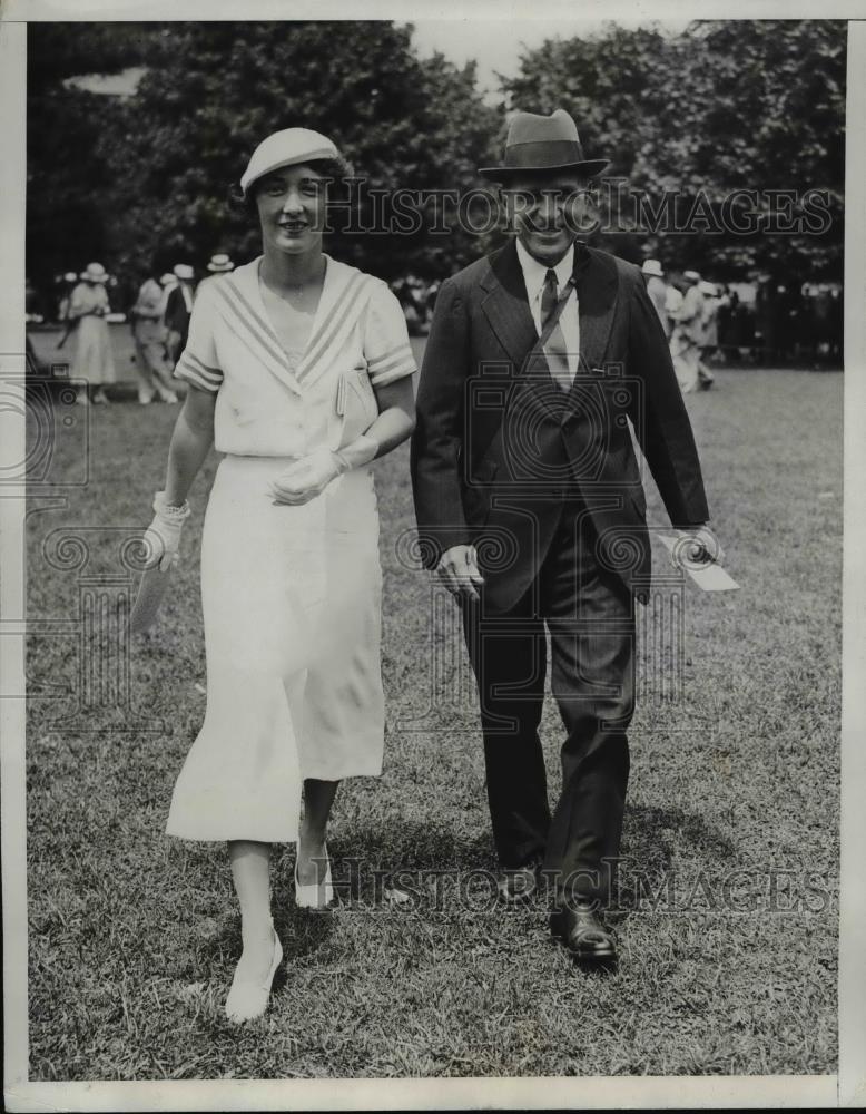 1933 Press Photo Mrs Francis Hitchcock &amp; Thomas Hitchcock Sr at Belmont Park NY - Historic Images