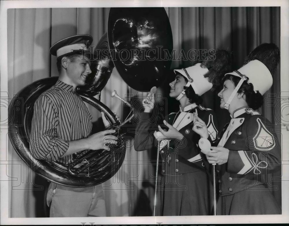 1960 Press Photo Ron Rajewski, Janet Malek, Joan Kibel in band uniforms - Historic Images