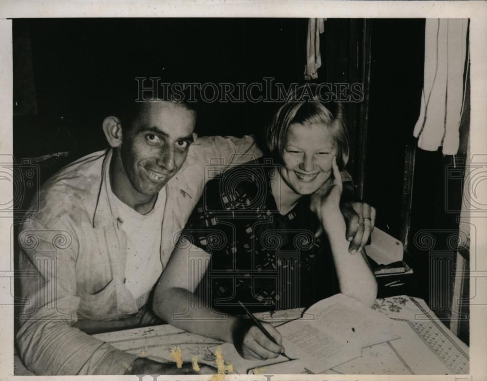 1937 Press Photo Alber Allen Studdle WPA worker and his 15 yer old Bride - Historic Images