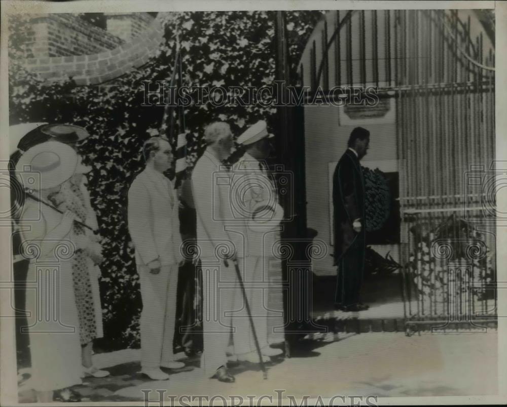 1939 Press Photo King George at Washington Tomb at Mount Vernon - nee85195 - Historic Images
